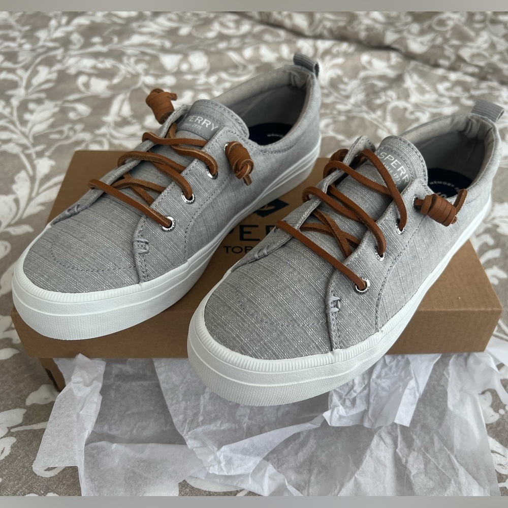 Hii, selling these #cute spring/summer slip on sneakers!!